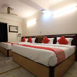 Oyo 60476 Silver Delhi (National Capital Territory of India)